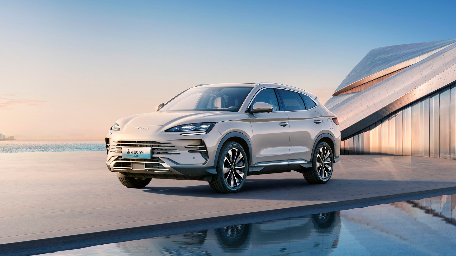 Гибридный автомобиль BYD Song Plus